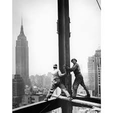New York Construction Workers Are Seen With The Empire State Building In The Background Manhattan New Construction Worker Empire State Building Empire State