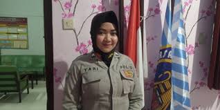 Syarat untuk masuk kepolisian menjadi polwan pun pada dasarnya cukup mudah. Bripda Agustina Untari Santriwati Gontor Pertama Yang Lolos Jadi Polwan Merdeka Com