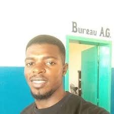 Quel est le plus ancien journaliste de la RTDK que tu connais? Au  clavier....................