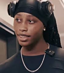 Joyce Edwards Dominates with Tough Finish in Basketball