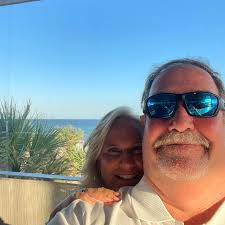 What are the pros and cons of coming to Pensacola Beach in late December?