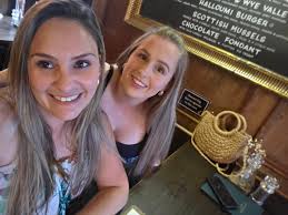 What a beautiful evening seeing my best, of all the beautiful things in  life, friendship must be at the very top of the list! 💕 Had the best time  with you girls!