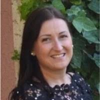 Julie Petry's Instagram, Twitter & Facebook