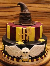 Pin Von Katie S Auf Stressed More Like Desserts Harry Potter Geburtstagskuchen Harry Potter Torte Tortendeko