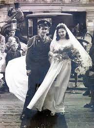 Vintage Brides 1940 S Newlyweds Berlin Germany Vintage Bride Wedding Gowns Vintage Bride