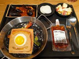 도시 외곽의 슬럼가에서 낮에는 식당 서버로, 밤에는 부업으로 포르노를 찍어 돈을 버는 최형도. íŽ€ì¦ˆ Fanu On Twitter ì˜¤ëŠ˜ìž íŽ„ì–´ë¹„ìŠ¤ ì‚¬ë‚´ì‹ë‹¹