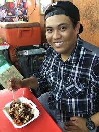 Kami berada di lokasi no. 9 Tauhu Bakar Uptown Shah Alam Fahimazmi
