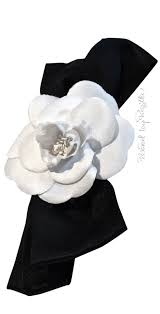 Chanel Camellia Hair Barrette 1980 S Camellia Is Coco Chanel S Favorite Flower Cocochanel Chanelcamelia Visit Espritdegabr Camelia Unas Moda Para Mujer
