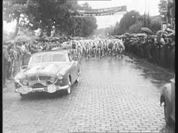 La voiture électrique zoe de robert morandeira © radio france. Tour De France Course Cycliste Europe 1956 Sd Stock Video 420 394 171 Framepool Stock Footage