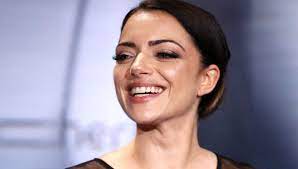Ემილი პარიზში emily in paris. Gzsz Star Anne Menden Neue Haarfarbe Dieser Look Ist Noch Nicht Im Tv Zu Sehen Bunte De