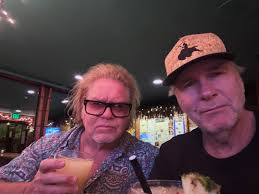 Back in Hollywood, time for some Chi Chi's with the Coconut shrimp at  Damon's Tiki Bar, Wyoming tomorrow @hfbarranch @kingropesofficial  @bisonunion @surfwyoming @johnglenbishop @adamlbartley @zahnmcclarnon  @shawkristian