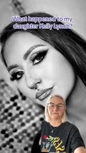 Kelly Foley's Instagram, Twitter & Facebook