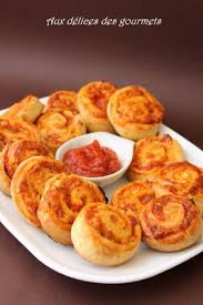 Voici Des Mini Pizzas Escargots Faciles Et Rapides A Realiser Pour La Pate On Peut La Remplacer Par Une Pat Recette Escargot Cuisson Des Aliments Mini Pizza