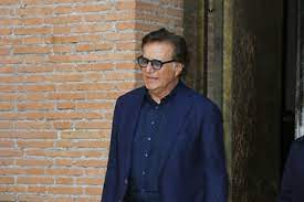 Leggendo questo profilo biografico puoi conoscere anche la filmografia, la bibliografia, l'età e la data in cui christian de sica è nato. Christian De Sica Zimbio