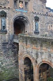 Do you have to be a cadw member to get free entry to edinburgh castle? Edinburgh Castle Entrance I Had No Clue When I Visited Here In 2008 That Robert The Bruce King Of Scots Was My 20th Scottish Castles Edinburgh Castle Castle