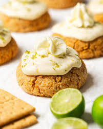 The perfect summer flavor: KEY LIME PIE🍋‍🟩🥧🍪 This is a lime and graham  cracker cookie rolled in graham cracker crumbs & topped with key lime pie  filling! Before making this flavor, I