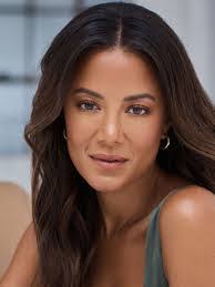 Heather Hen's Instagram, Twitter & Facebook