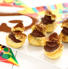 Una variante davvero golosa è quella con la crema di pistacchi: Bigne Di Carnevale Al Cioccolato Ricette Perugina Com