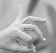 Hình xăm nữ hình xăm cánh tay clown tattoo phụ nữ có hình xăm ở hông hình xăm đẹp hình xăm ngầu xăm hình là một hình thức khắc lên da vĩnh viễn, khó có thể xóa đi được. 100 Hinh XÄƒm Nhá» Ä'áº¹p