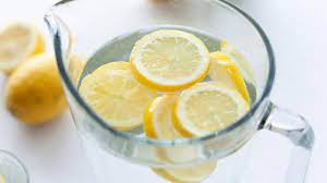 Untuk kuah pula, campurkan jus lemon dan minyak zaitun. Resepi Air Lemon
