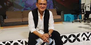 Semua insan sedang gembira di hari ini sayang hari yang mulia marilah bersama berhari raya hilangkan duka. Lirik Dan Chord Lagu Prahara Cinta Dari Hedi Yunus