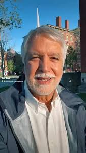 Nuestro presidente revolucionario italiano de los zapatos Ferragamo  #presidente #italiano #Colombia #politica #Petro