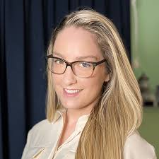 Lea Davidson's Instagram, Twitter & Facebook