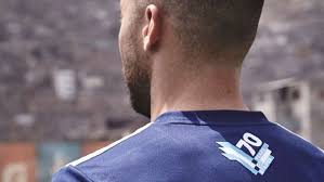 Camisetas umbro 2010 del sporting cristal. Sporting Cristal Presento Camiseta Especial Por Los 70 Anos De Adidas Video Rpp Noticias