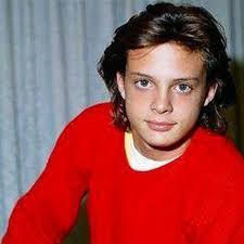 Ver más ideas sobre luis miguel discografia, luis, luis miguel fotos. La Cancion Que Juan Gabriel Dio A Luis Miguel Como Regalo