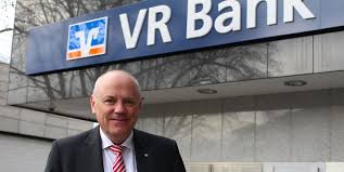 Von girokonto und finanzierung über geldanlage bis versicherungen: Opladen Mehr Zeit Furs Ehrenamt Hans Jorg Schaefer Hort Als Vorstand Der Vr Bank Auf Rheinische Anzeigenblaetter De