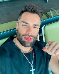 Leon Correia's Instagram, Twitter & Facebook