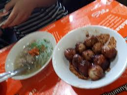Jika anda termasuk penggemar makanan pedas, racikan sambal berikut ini mungkin bikin ngiler. Bakso Bakar Pak Man Bild Von Bakso Bakar Pak Man Malang Tripadvisor