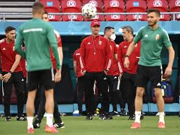 Goal erklärt, wer das spiel im fernsehen moderiert und kommentiert. Ixly Ooci5jygm