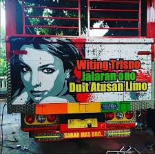 Tulisan di truk kutunggu jandamu. Kutunggu Jandamu