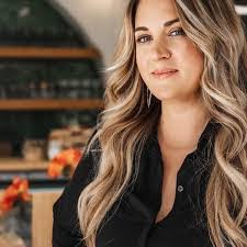 Danielle Dilts's Instagram, Twitter & Facebook