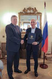Consolato generale della federazione russa a milano. Consolatorussomilano On Twitter Il Console Generale Della Russia A Milano Alexander Nurizade Ha Consegnato Oggi Al Presidente Della Sede Italiana Della Fondazione Di Studi Socio Economici E Politici Fondazione Gorbaciov Marzio Dallagiovanna Https