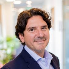 Jonathan Mena's Instagram, Twitter & Facebook