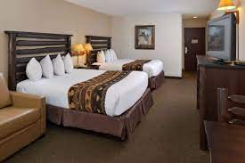 West yellowstone web cams home page. Clubhouse Inn West Yellowstone Lodging Near Yellowstone West Entrance