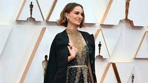 Rose mcgowan is calling out natalie portman for her wardrobe tribute to female directors at the 2020 oscars. Natalie Portman Honors Snubbed Female Directors In 2020 Oscars Outfit