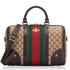Nama brand ini begitu fenomenal. 10 Merk Tas Wanita Terkenal Branded Yang Bagus Dan Awet