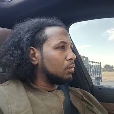 What differentiates an evangelical from an evangelist?