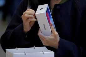 Apple Iphone Discount Fest On Amazon India Get Iphone Se Priced At Just Rs 17 999 The Financial Express