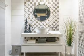 Le carrelage n'est pas inévitable dans une salle de bains, pensez au sol vinyle : Comment Choisir Un Panneau Mural De Salle De Bains
