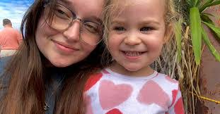 Alexis Caraway's Instagram, Twitter & Facebook