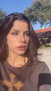 Karissa Bailey's Instagram, Twitter & Facebook