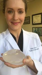 Dr Amber Leis