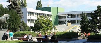 What are the hours for the pet health center? University Of Veterinary And Pharmaceutical Sciences Brno Czech