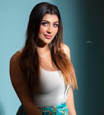 Yashika Aannand (Yashika Anand) - Photos, Videos, Birthday, Latest News,  Height In Feet - FilmiBeat