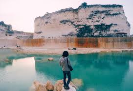 Begitu masuk ke kamar langsung saja kukunci pintu kamarku dan langsung mengecek isi hddnya. Bukit Kapur Jaddih Wisata Di Bangkalan Madura Yang Bagus Buat Hunting Foto Reservasi Travel Blog