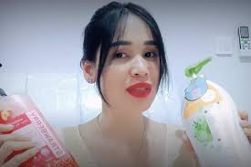 Sama-sama sering kasih diskon tapi harga normalnya beda jauh, review jujur  perbedaan sabun mandi cair Watsons vs Guardian